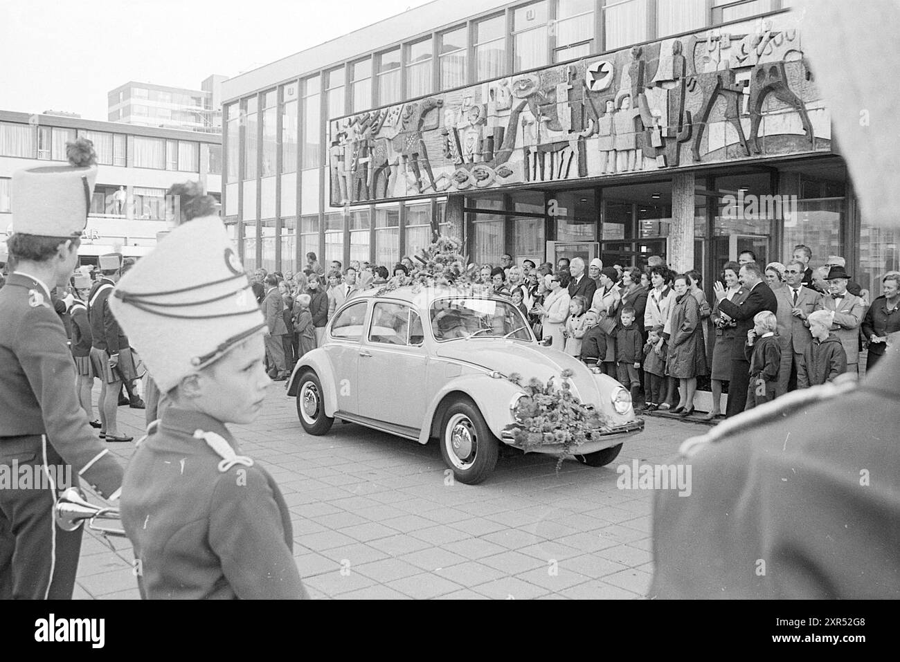 Concours d'Elegance, Concours, 21-09-1968, Whizgle Dutch News: Historic Images Tailored for the Future. Explore The Netherlands past with modern perspectives through Dutch agency imagery. Bridging yesterday's events with tomorrow's insights. Embark on a timeless journey with stories that shape our future. Stock Photo