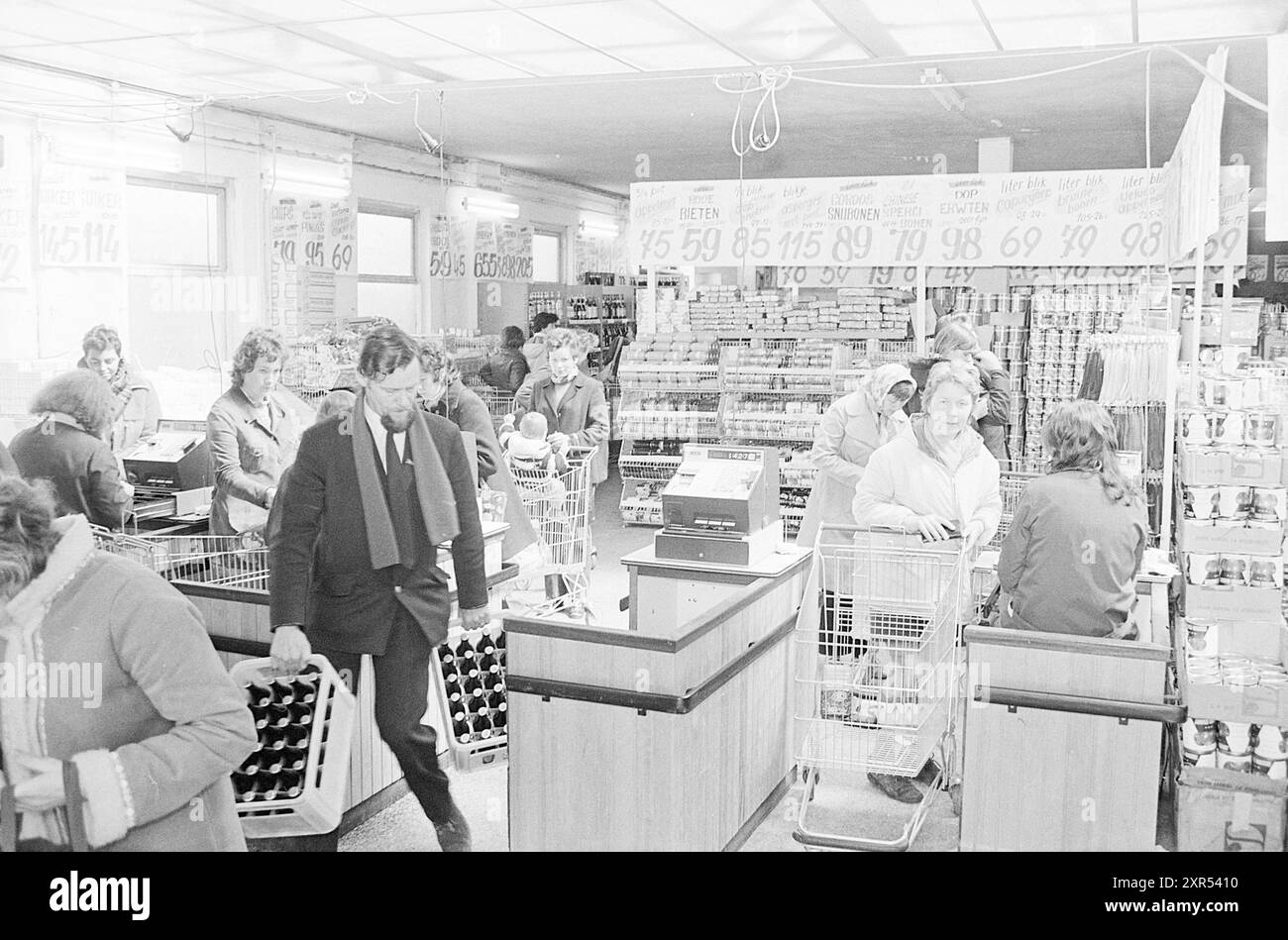 Vomar supermarket Black and White Stock Photos \u0026 Images - Alamy, image size:1300x949