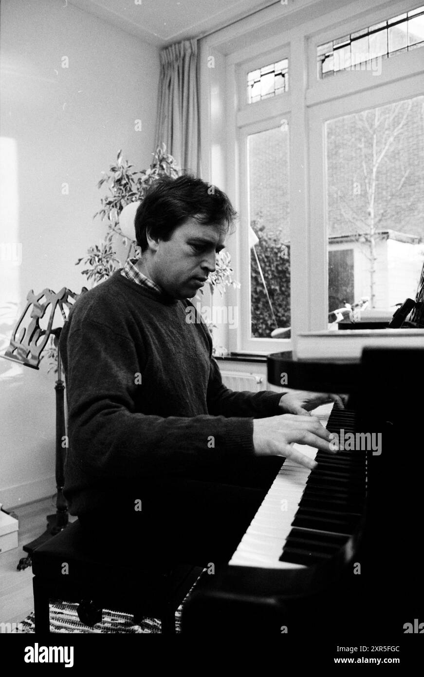 Pianist Wim Leising, 21-01-1997, Whizgle Dutch News: Historic Images Tailored for the Future. Explore The Netherlands past with modern perspectives through Dutch agency imagery. Bridging yesterday's events with tomorrow's insights. Embark on a timeless journey with stories that shape our future. Stock Photo