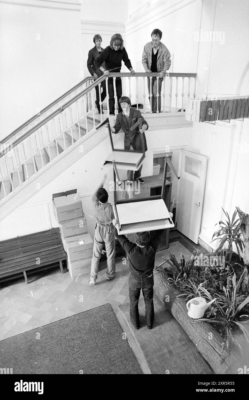 Relocated school interior in Experimental primary school Peppels-Lorentz, 01-07-1981, Whizgle Dutch News: Historic Images Tailored for the Future. Explore The Netherlands past with modern perspectives through Dutch agency imagery. Bridging yesterday's events with tomorrow's insights. Embark on a timeless journey with stories that shape our future. Stock Photo