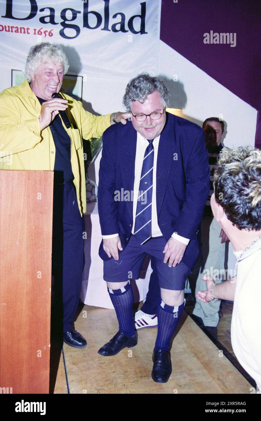 Chairman Royal HFC in shorts, 12-05-2001, Whizgle Dutch News: Historic Images Tailored for the Future. Explore The Netherlands past with modern perspectives through Dutch agency imagery. Bridging yesterday's events with tomorrow's insights. Embark on a timeless journey with stories that shape our future. Stock Photo