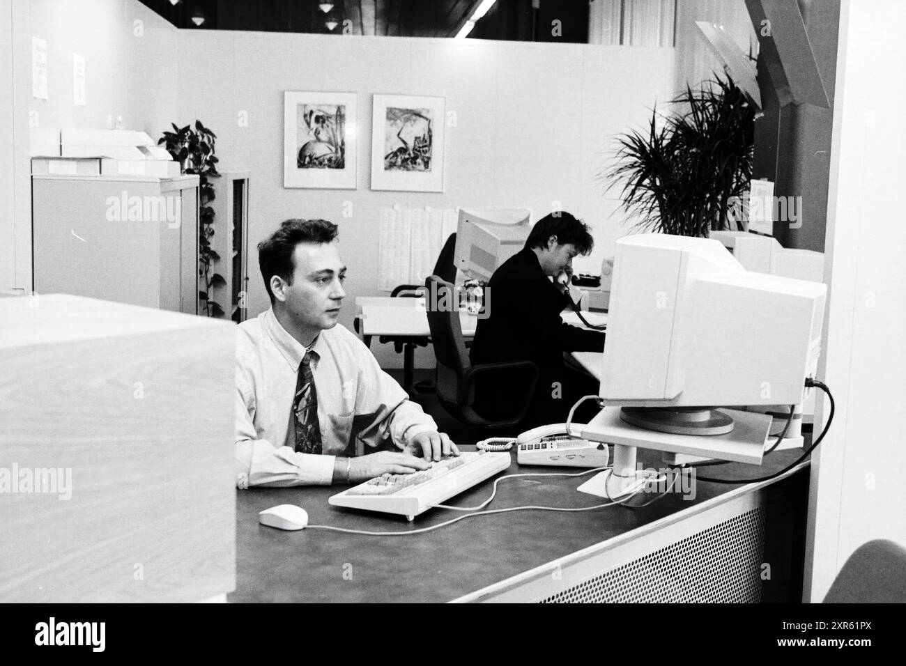 Service desk Chamber of Commerce, Amsterdam, Amsterdam, The Netherlands, 03-11-1998, Whizgle Dutch News: Historic Images Tailored for the Future. Explore The Netherlands past with modern perspectives through Dutch agency imagery. Bridging yesterday's events with tomorrow's insights. Embark on a timeless journey with stories that shape our future. Stock Photo