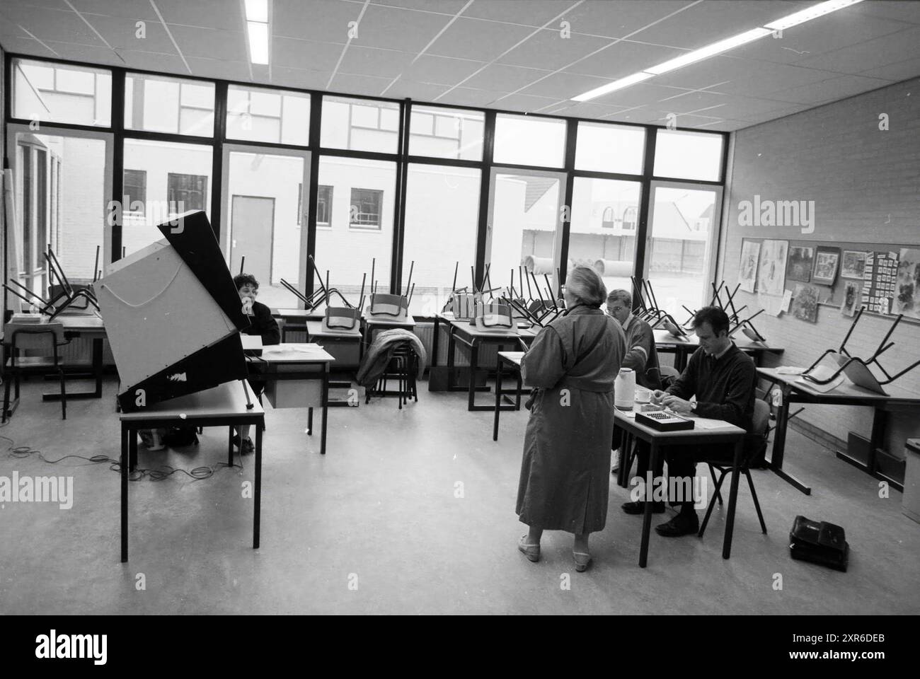 T kompas hi-res stock photography and images - Alamy, image size:1300x960