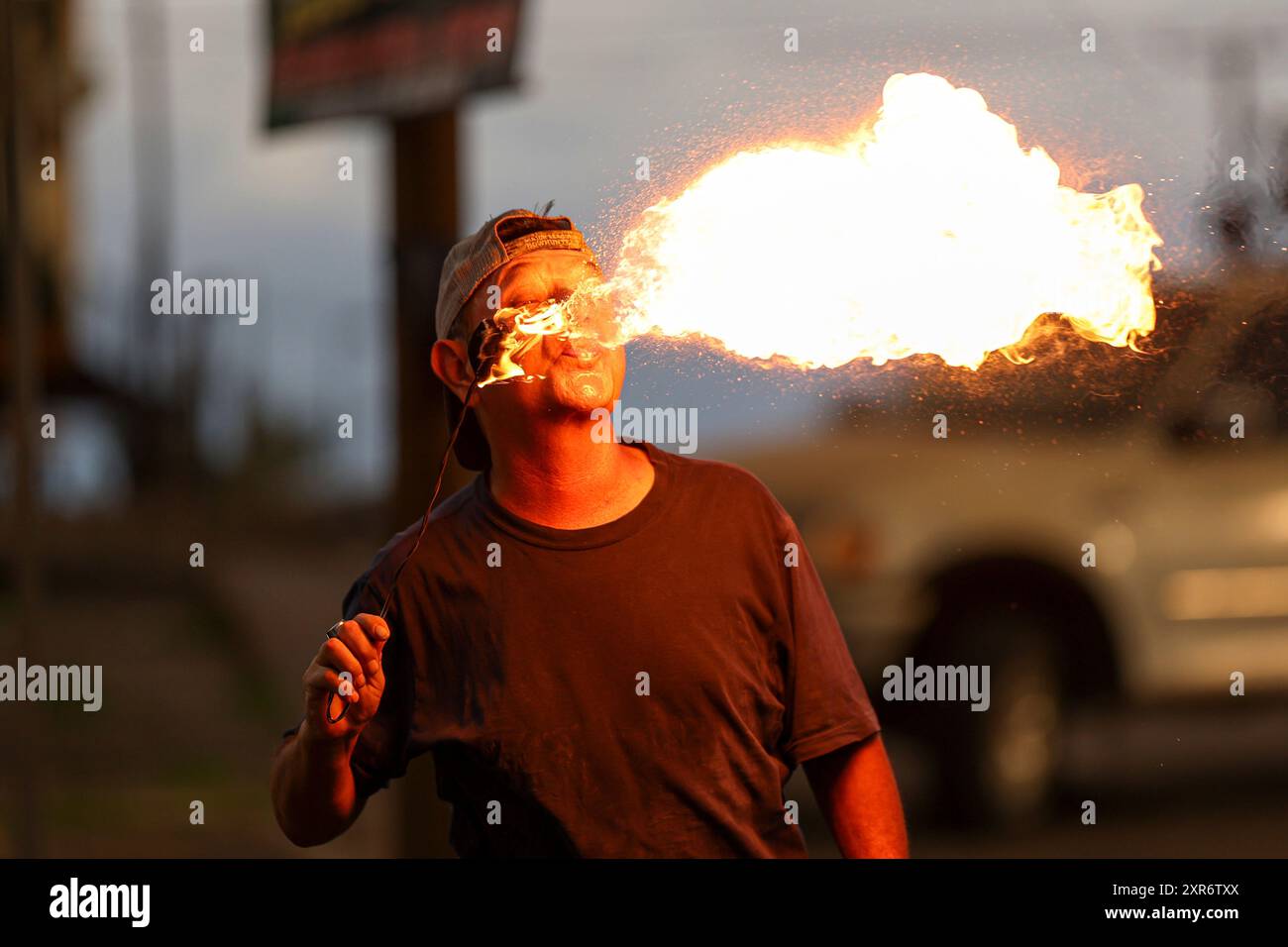 A man known as a fire-eater puts petroleum in his mouth which he uses as a flamethrower or dr in Cananea Sonora Mexico on August 8, 2024 street theater, daily life, ...(Photo: Luis Gutierrez/Norte Photo)...  Un hombre de los llamados tragafuegos pone petroleo en su boca que  utiliza como lanza llamas o dragon medieval  en  Cananea Sonora Mexico el 8 agosto 2024 teatro callejero, vida cotidiana,  ...(Photo: Luis Gutierrez/Norte Photo) Stock Photo