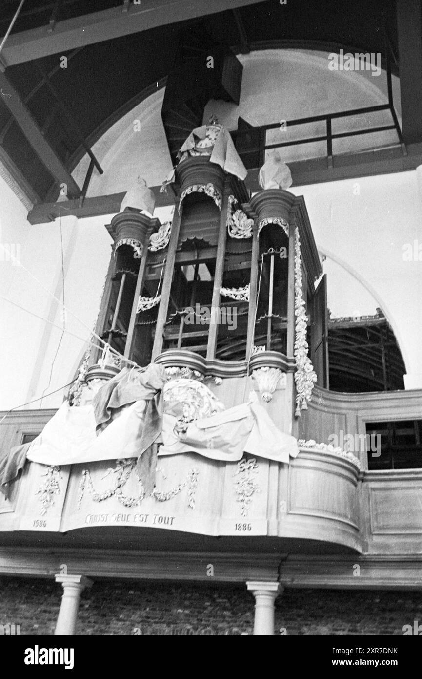 Restoration of the Walloon Church Beguinage, Restoration, Haarlem, Begijnhof, The Netherlands, 29-11-1963, Whizgle Dutch News: Historic Images Tailored for the Future. Explore The Netherlands past with modern perspectives through Dutch agency imagery. Bridging yesterday's events with tomorrow's insights. Embark on a timeless journey with stories that shape our future. Stock Photo