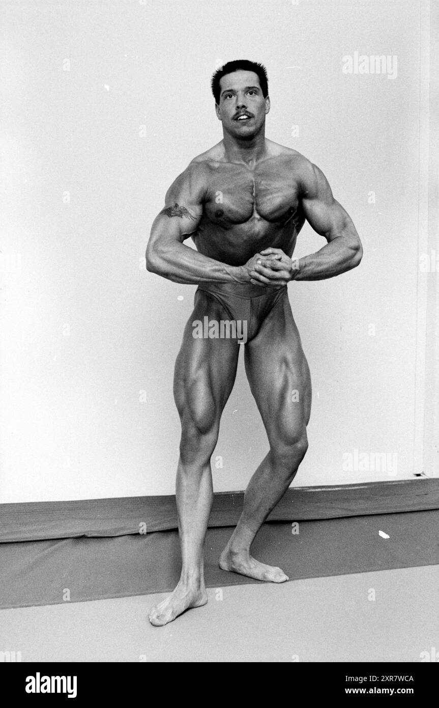 Paul Bodybuilder Paul poos bodybuilder gym aarts lisse hi-res stock photography and ...