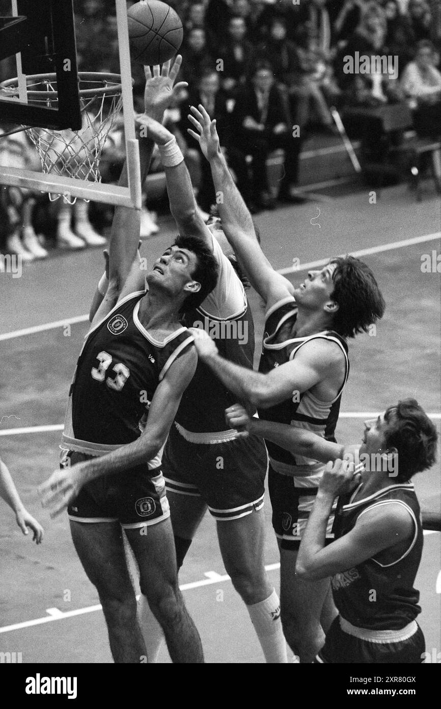 Match players Black and White Stock Photos & Images Alamy