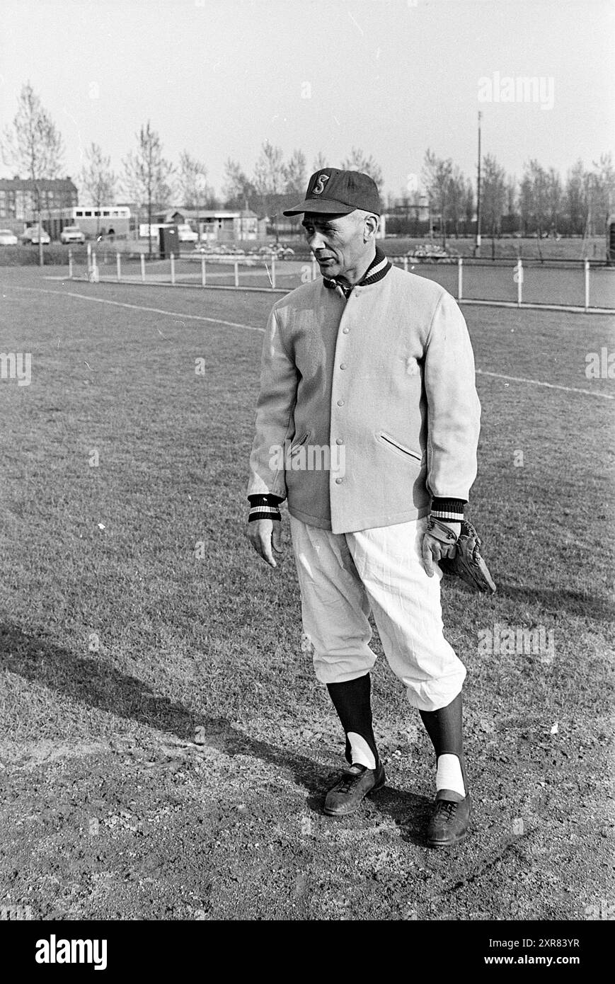 Trainer Charles Urbanus, Baseball Persons, Persons, 24-04-1967, Whizgle Dutch News: Historic Images Tailored for the Future. Explore The Netherlands past with modern perspectives through Dutch agency imagery. Bridging yesterday's events with tomorrow's insights. Embark on a timeless journey with stories that shape our future. Stock Photo