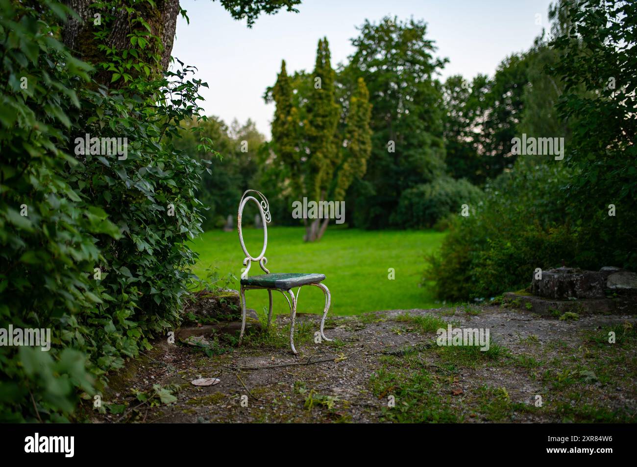Old garden chair hi-res stock photography and images - Page Old garden chair hi-res stock photography and images - Page