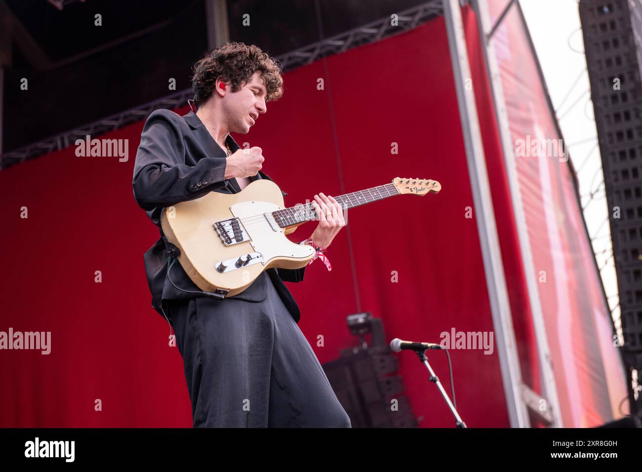 The Kooks Frontman The kooks cantante hi-res stock photography and images - Alamy