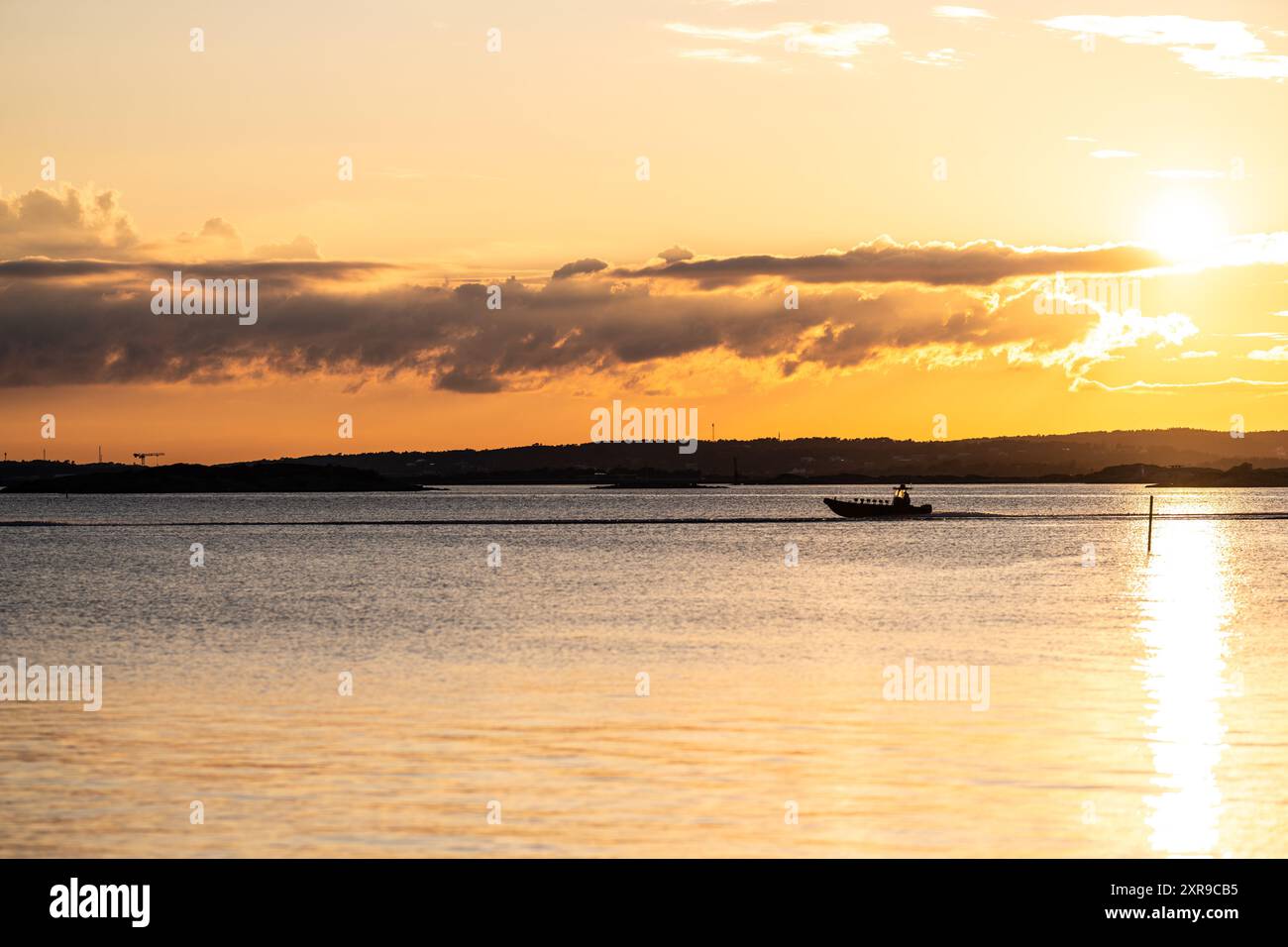 Fast RIB boat on its last journey for the evening Stock Photo - Alamy