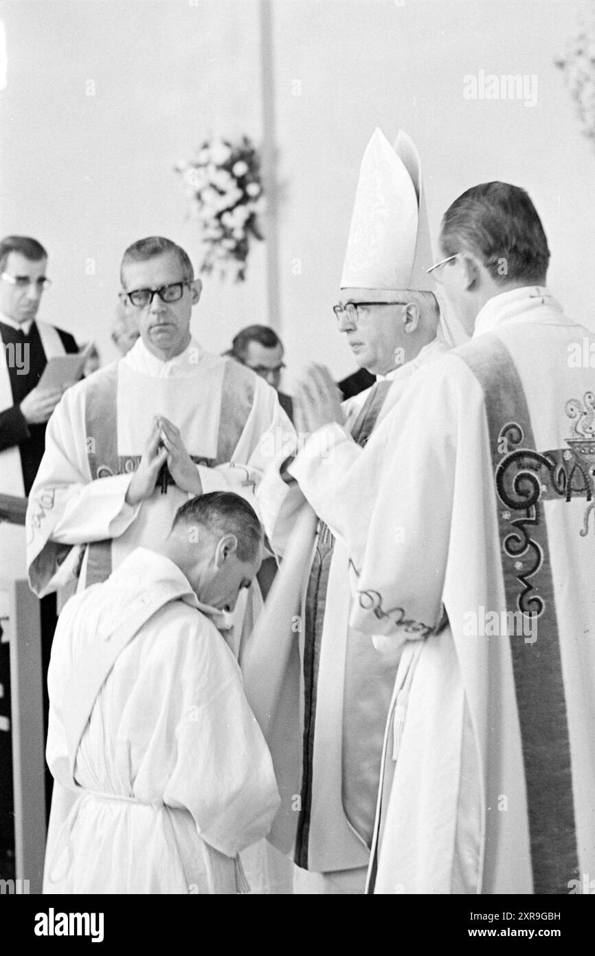 Catholic ordination Black and White Stock Photos &amp; Images - Alamy