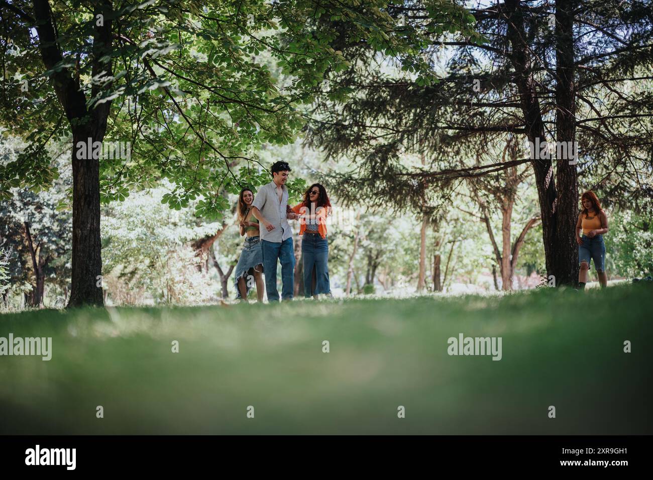 Park scene showcasing grass hi-res stock photography and images - Alamy