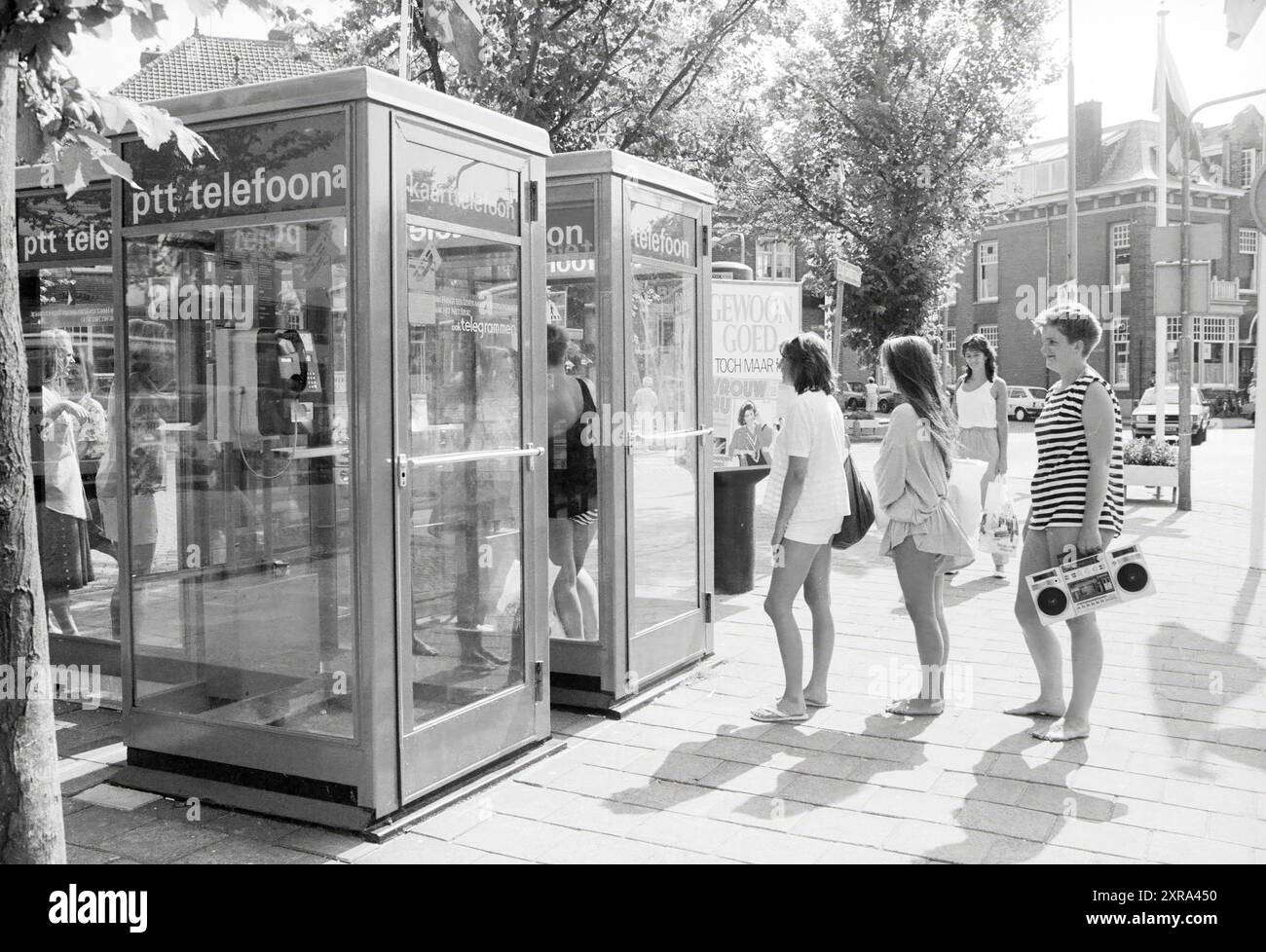 Bus booths hi-res stock photography and images - Alamy