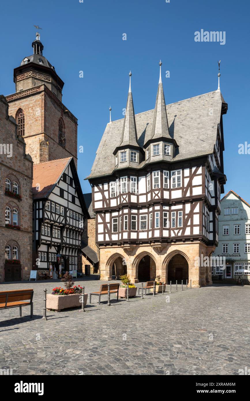 Alsfeld, Markt, Ev. Stadtkirche St. Walpurgis und Rathaus Stock Photo