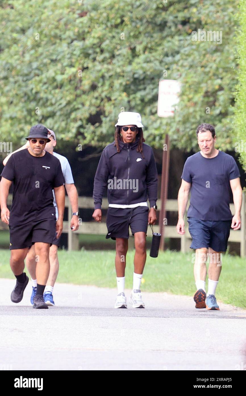 EXCLUSIVE **EXCLUSIVE ALL ROUNDER** Jay Z spotted out jogging with