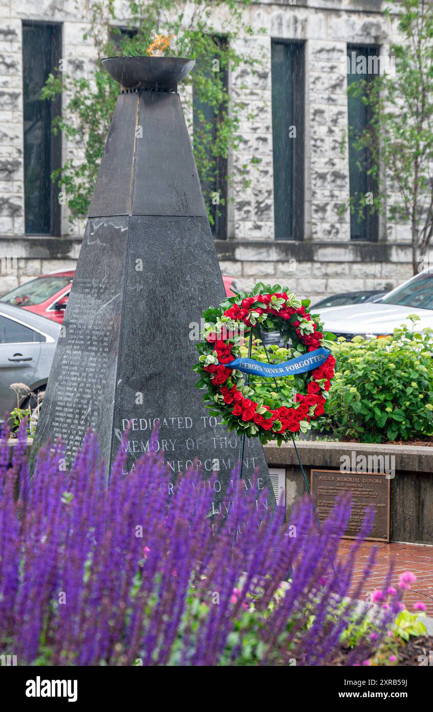 A remembrance wreath at a monument in Louisville, KY honoring local law ...