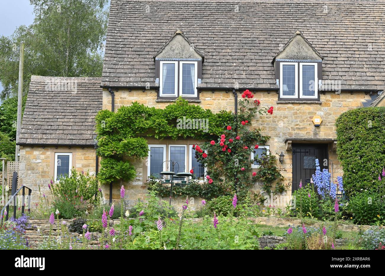 Cottages in the Gloucestershire village of Ebrington Stock Photo