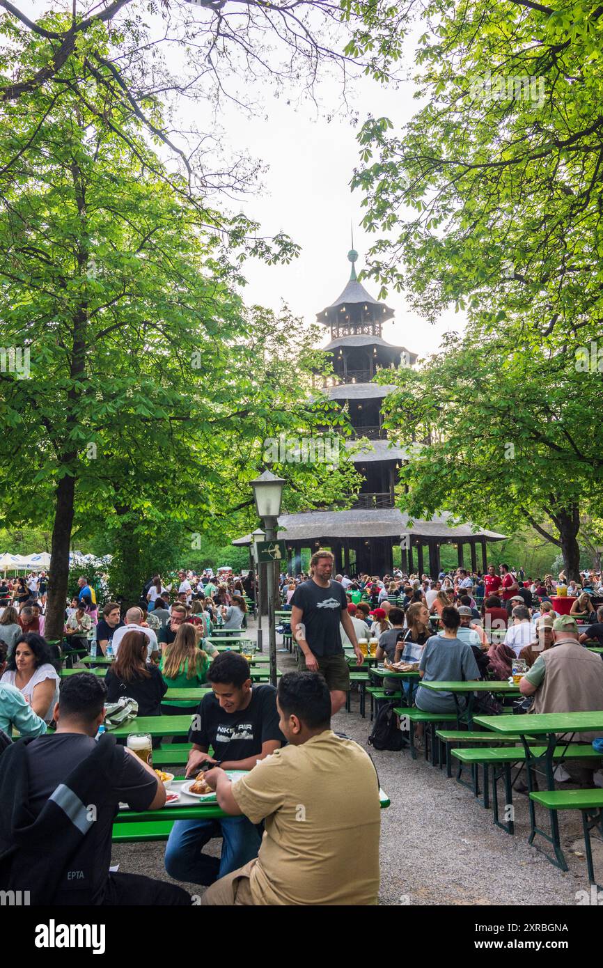 Munich, beer garden at Chinese Tower, blossoming chestnut trees, park