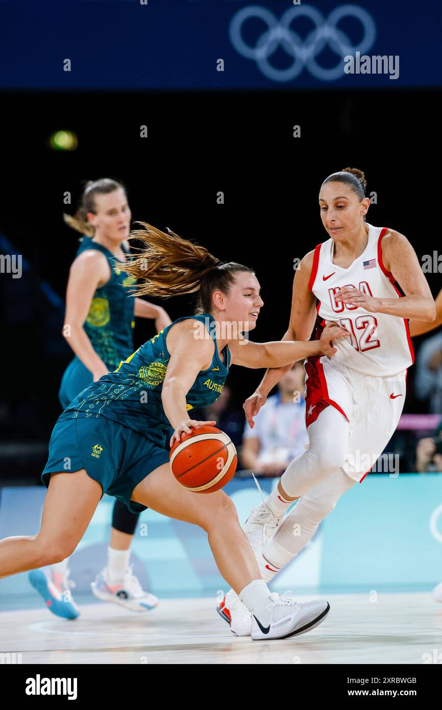 Cayla George of Australia and Diana Taurasi of Unites States in action