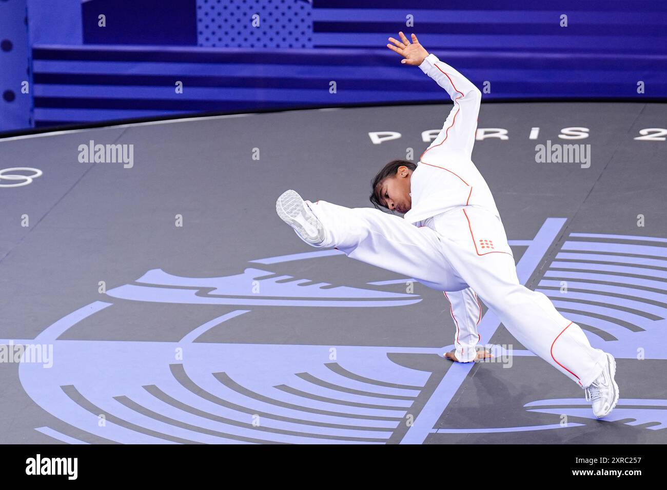 Paris, France. 09th Aug, 2024. PARIS, FRANCE - AUGUST 9: India Sardjoe of the Netherlands competing in the B-Girls Round Robin during Day 14 of Breaking - Olympic Games Paris 2024 at Place de la Concorde on August 9, 2024 in Paris, France. (Photo by Rene Nijhuis/BSR Agency) Credit: BSR Agency/Alamy Live News Stock Photo