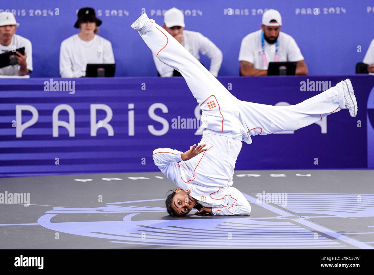 Paris, France. 09th Aug, 2024. PARIS, FRANCE - AUGUST 9: India Sardjoe of the Netherlands competing in the B-Girls Quarterfinals during Day 14 of Breaking - Olympic Games Paris 2024 at Place de la Concorde on August 9, 2024 in Paris, France. (Photo by Rene Nijhuis/BSR Agency) Credit: BSR Agency/Alamy Live News Stock Photo