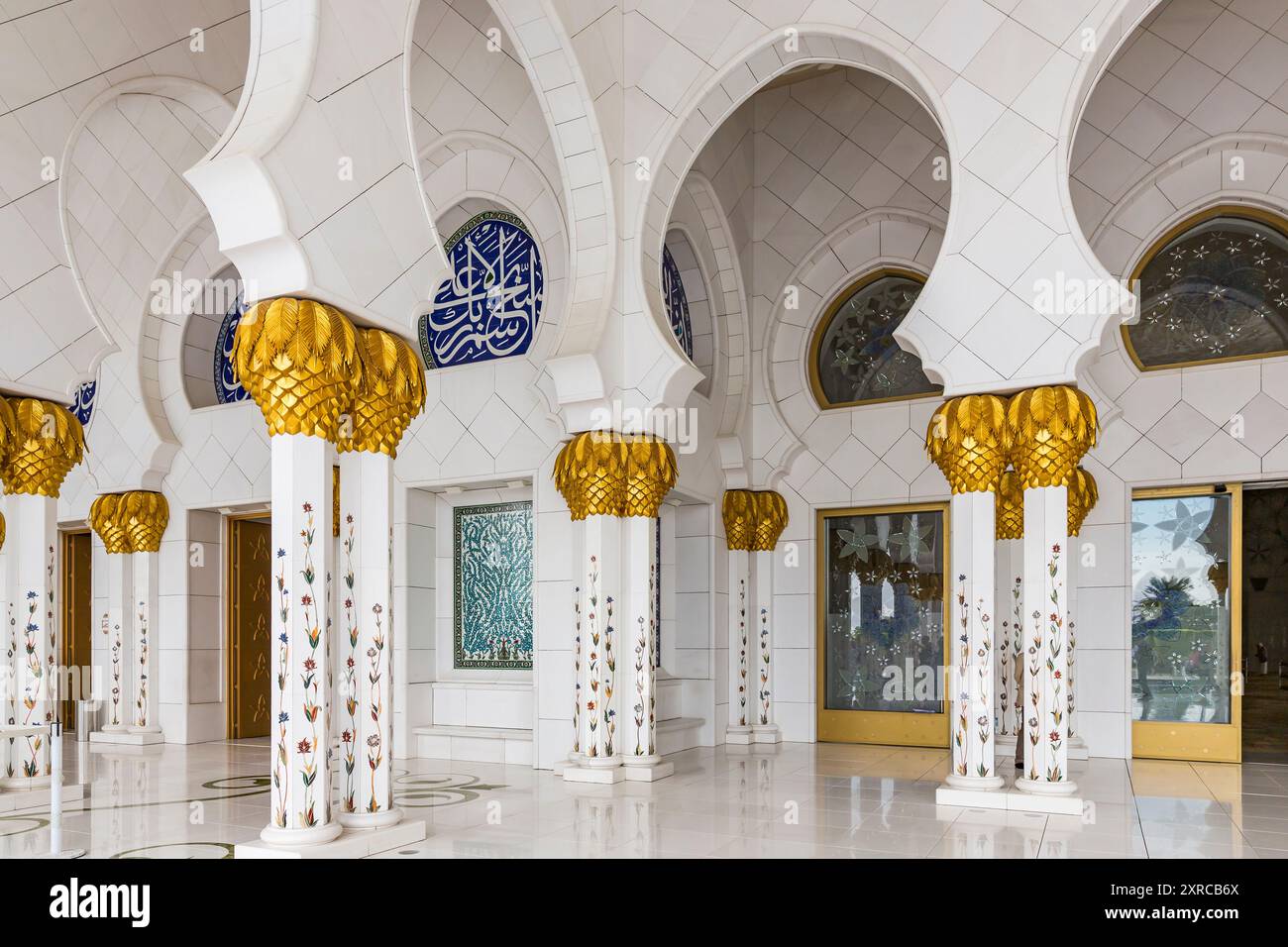 Decorated columns, Sheikh Zayed Mosque, Abu Dhabi, United Arab Emirates ...