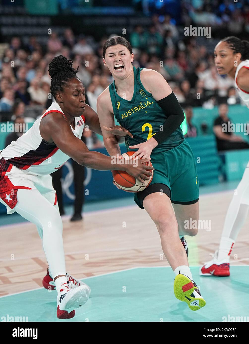 Paris, France. 9th Aug, 2024. Jade Melbourne (C) of Australia makes a ...