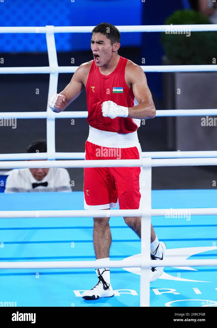 Yalangoch qizlar bluzkalarda