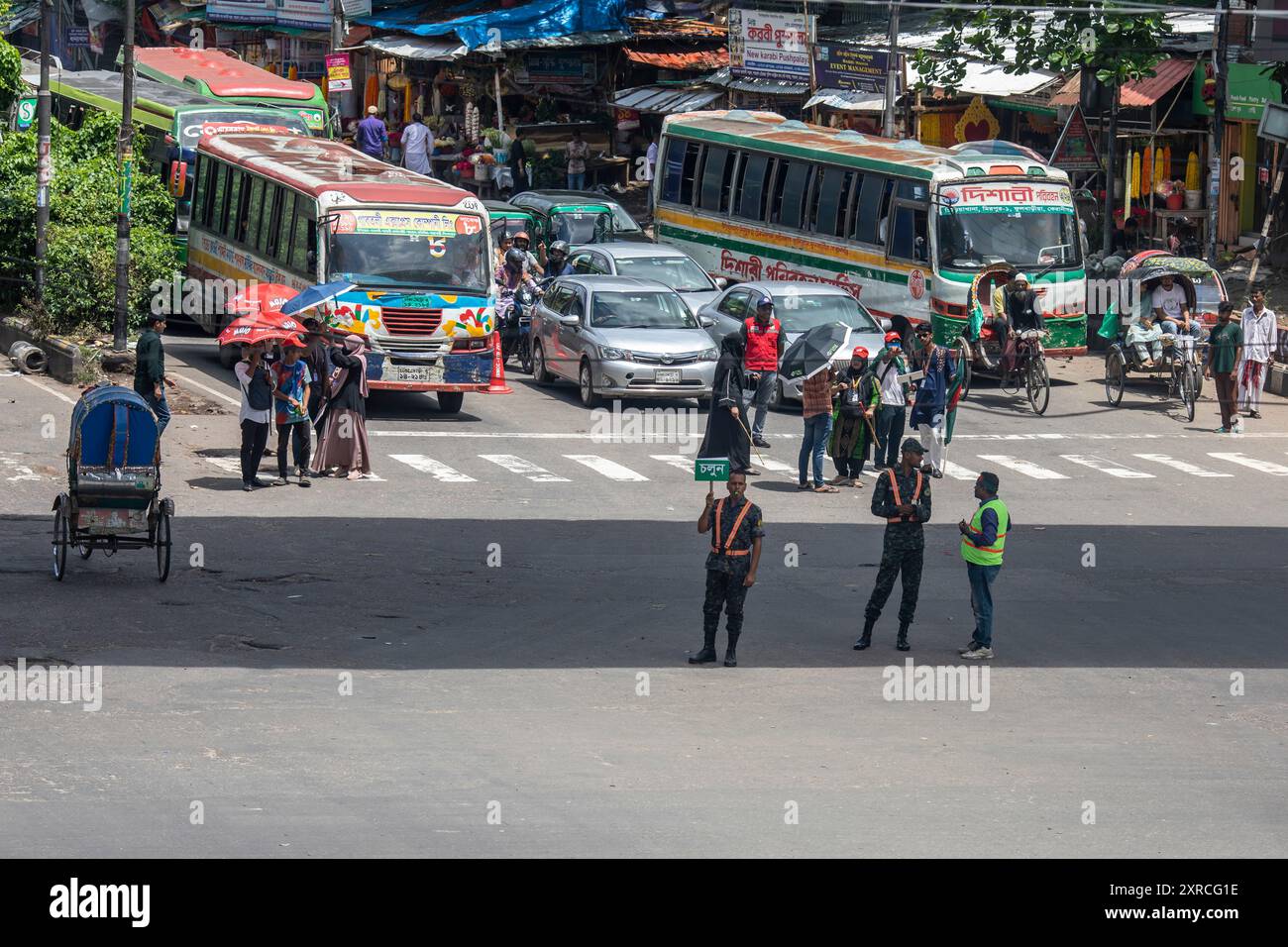 Dhaka, Bangladesh. 09th Aug, 2024. A Group of Bangladeshi students control the traffic as police went on strike. Nobel laureate Muhammad Yunus led a solemn tribute to Bangladesh's fallen independence heroes on August 9 in the first act of his interim government, after a student-led uprising forced predecessor Sheikh Hasina into exile. Yunus, 84, was sworn in on Thursday night after returning home from Europe at the request of protest leaders, following the sudden end of Hasina's 15-year rule. (Photo by Sazzad Hossain/SOPA Images/Sipa USA) Credit: Sipa USA/Alamy Live News Stock Photo