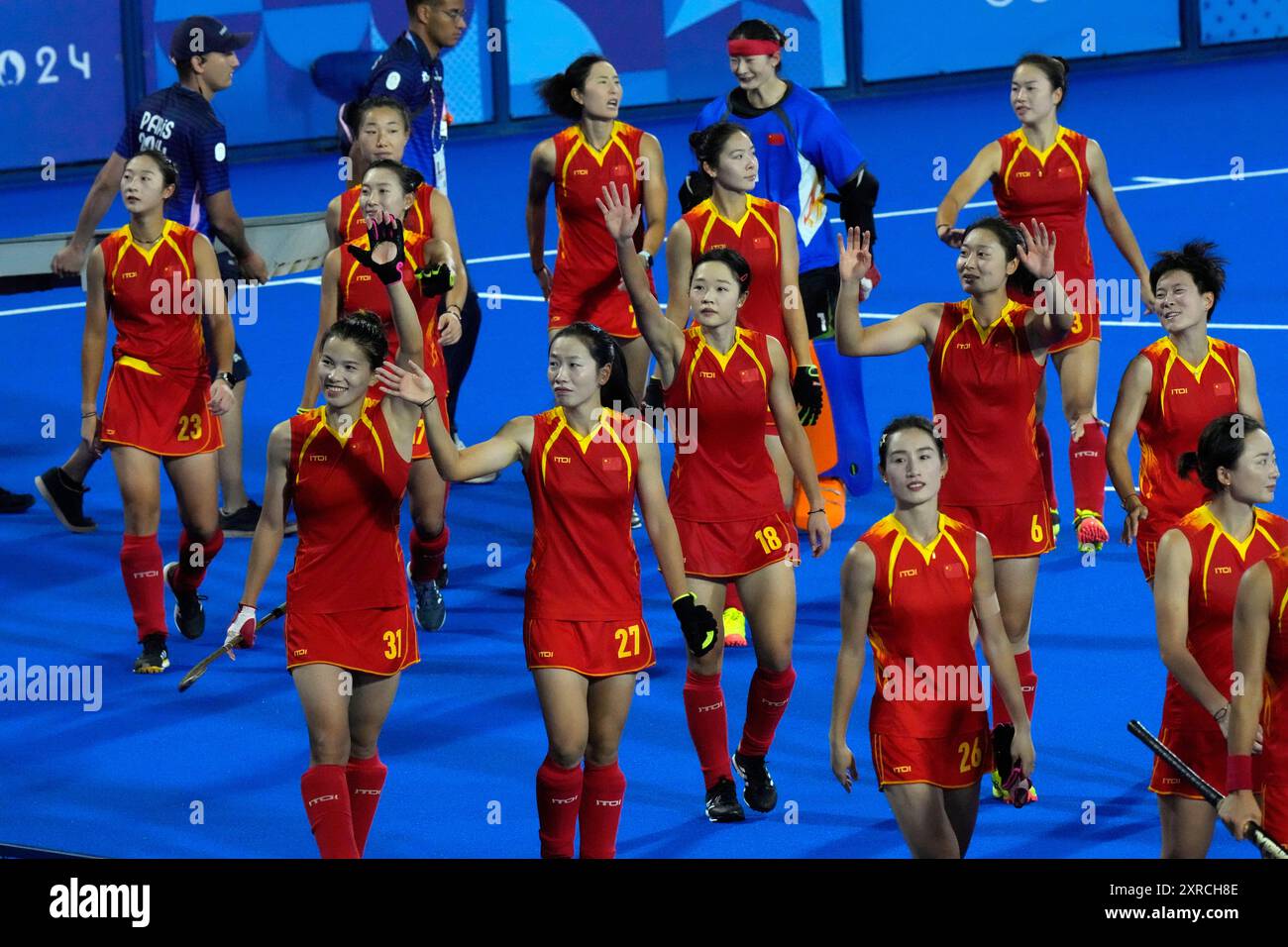 China's players greet supporters after losing the women's gold medal ...