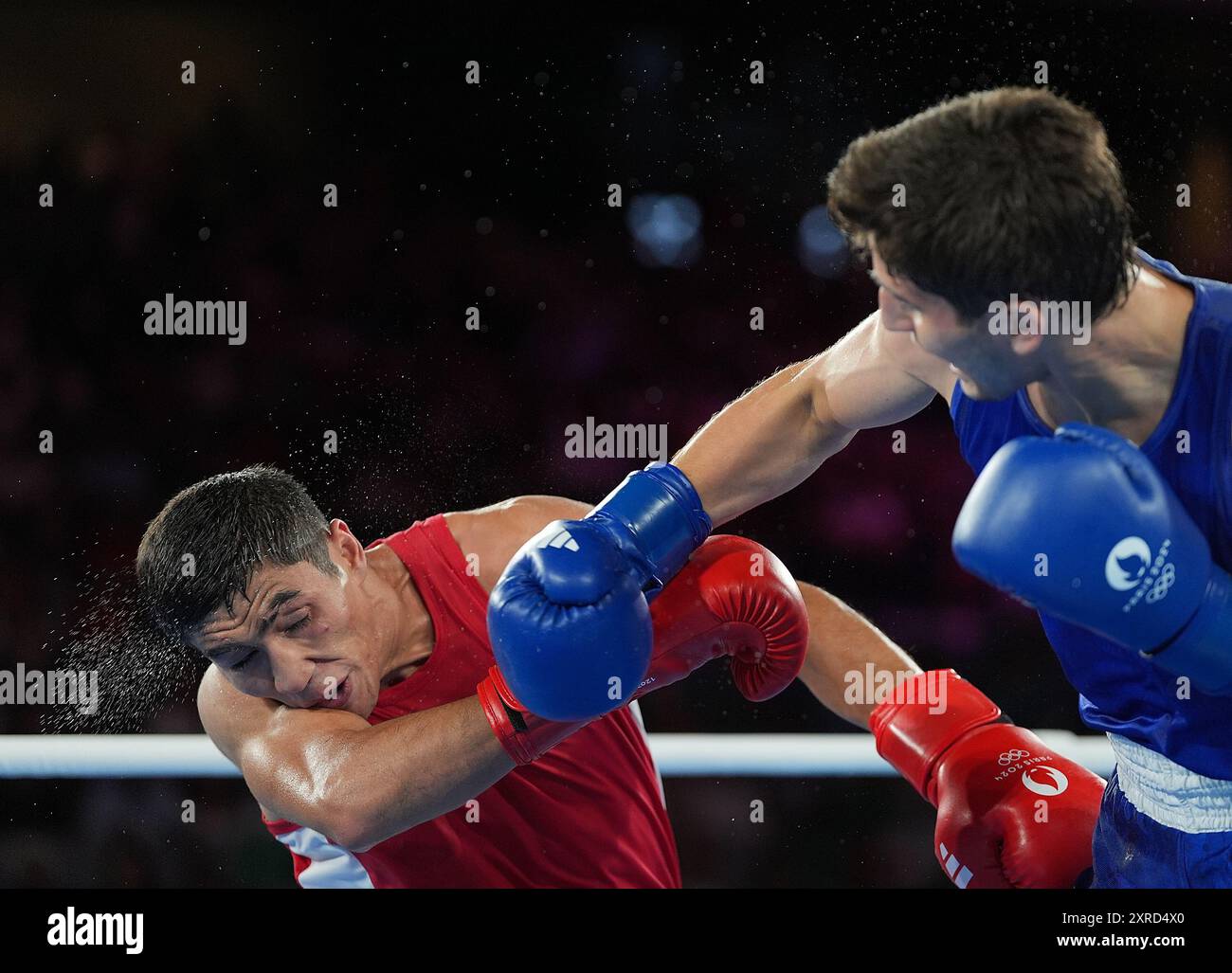 Paris, France. 9th Aug, 2024. Asadkhuja Muydinkhujaev (in red) of Uzbekistan competes against Marco Alonso Verde Alvarez of Mexico during the men's boxing 71kg final at the Paris 2024 Olympic Games in Paris, France, Aug. 9, 2024. Credit: Jiang Wenyao/Xinhua/Alamy Live News Stock Photo