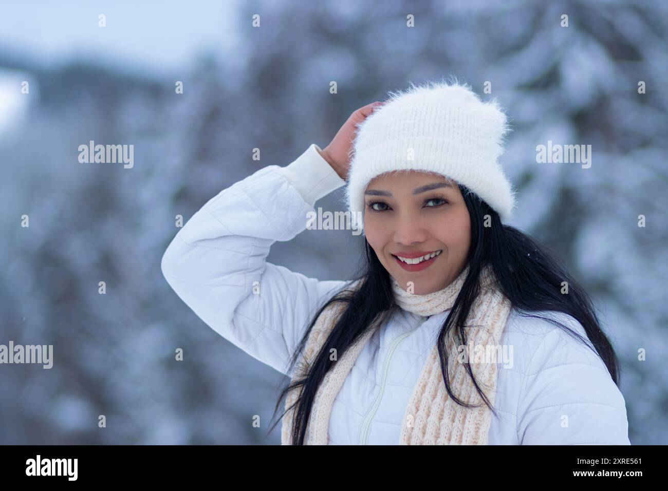 Beautiful asian woman winter hi-res stock photography and images - Alamy