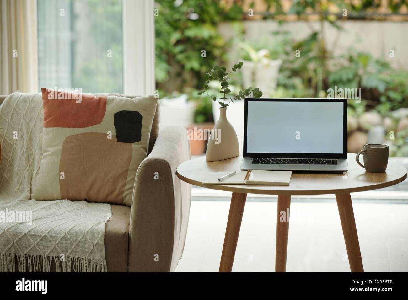 People computer home furniture hi-res stock photography and images - Alamy
