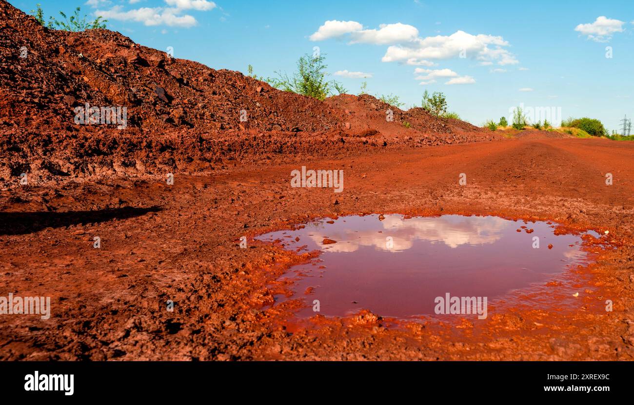 Dry red soil hi-res stock photography and images - Alamy