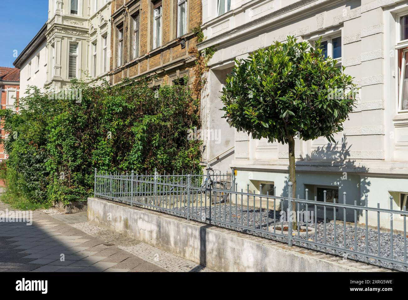 Two different front gardens with and without plants in summer Stock Photo