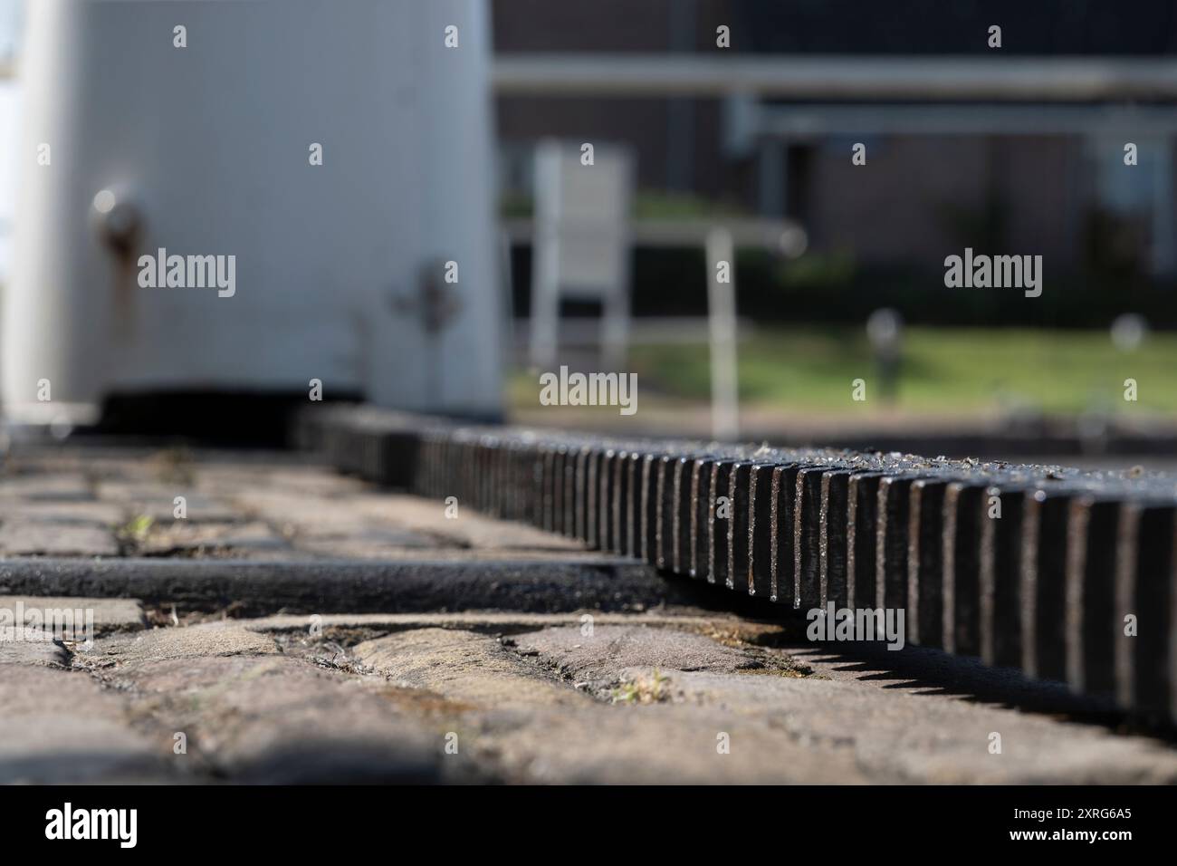 Rack and pinion mechanism hi-res stock photography and images - Alamy