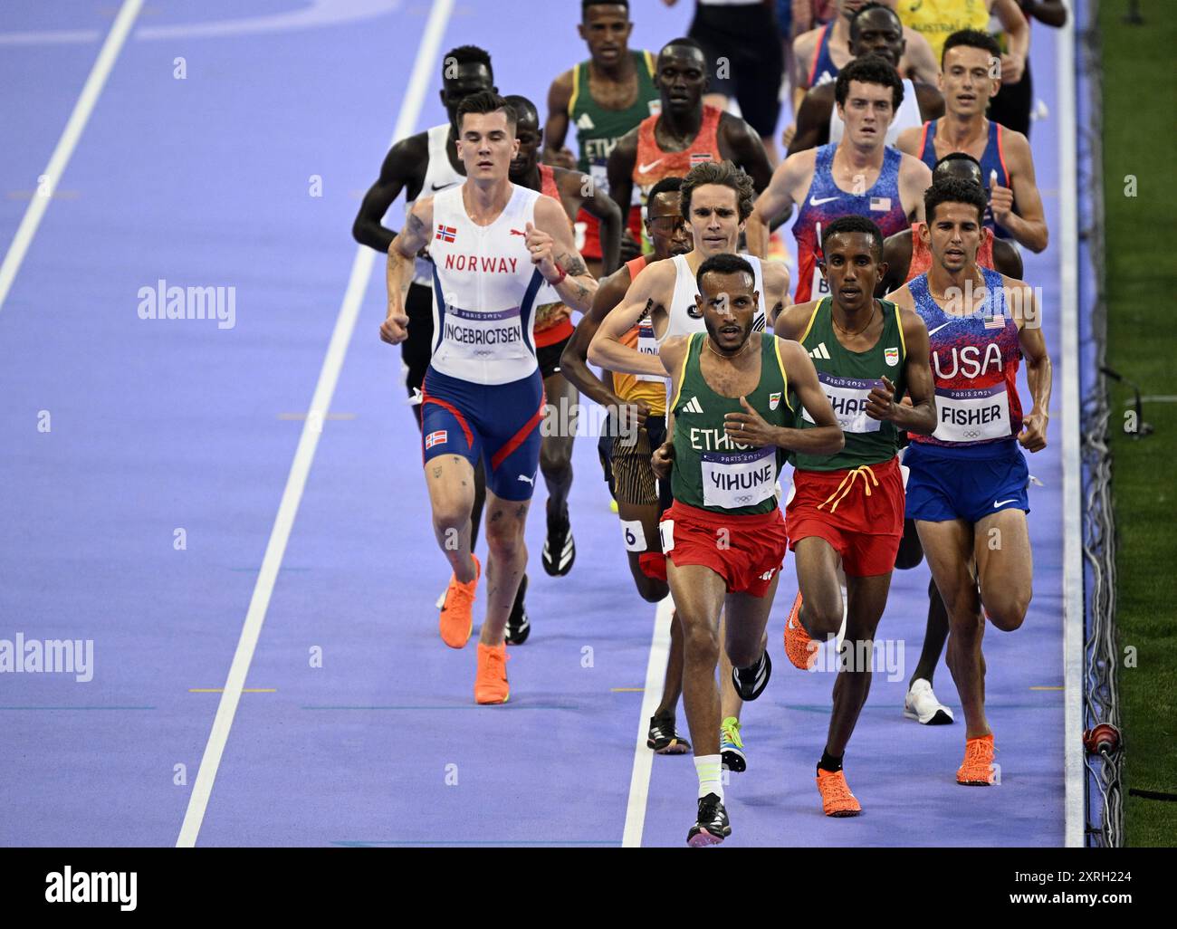Paris, France. 10th Aug, 2024. The pack of the runners pictured in ...