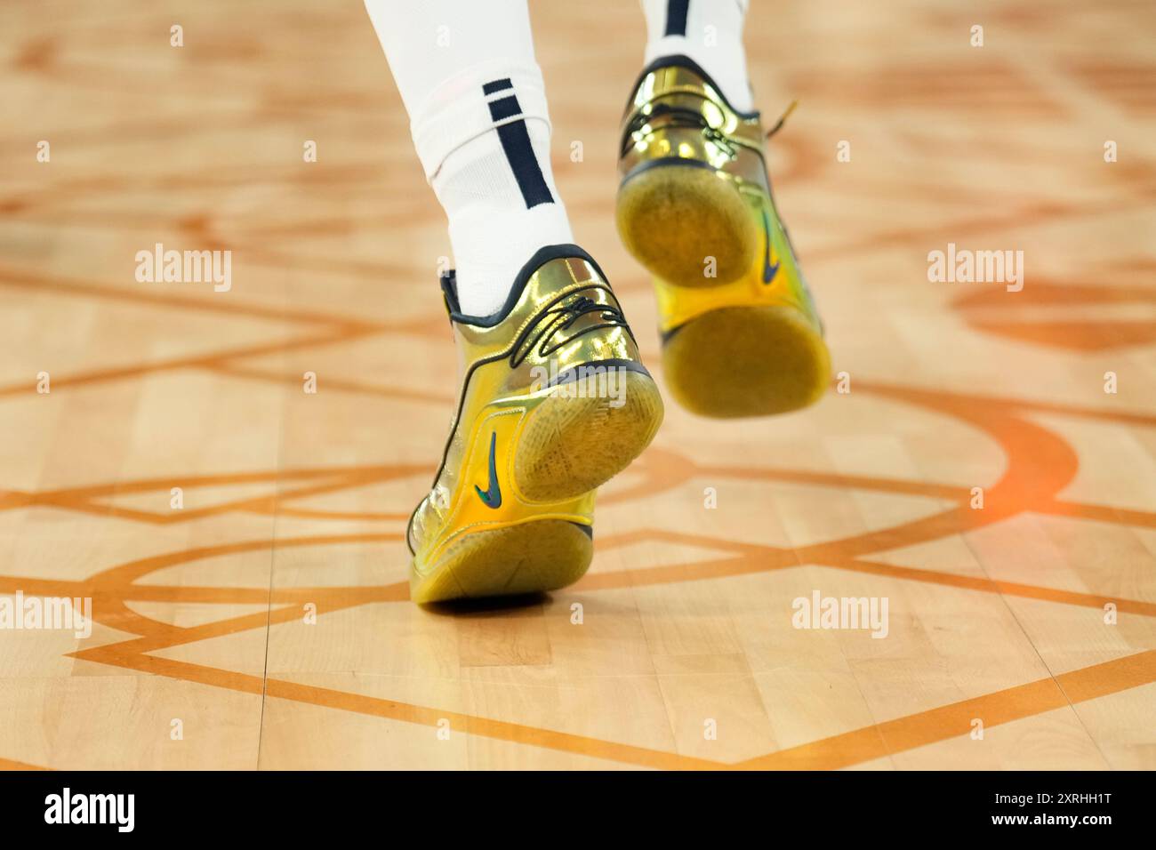 lebron james summer shoes