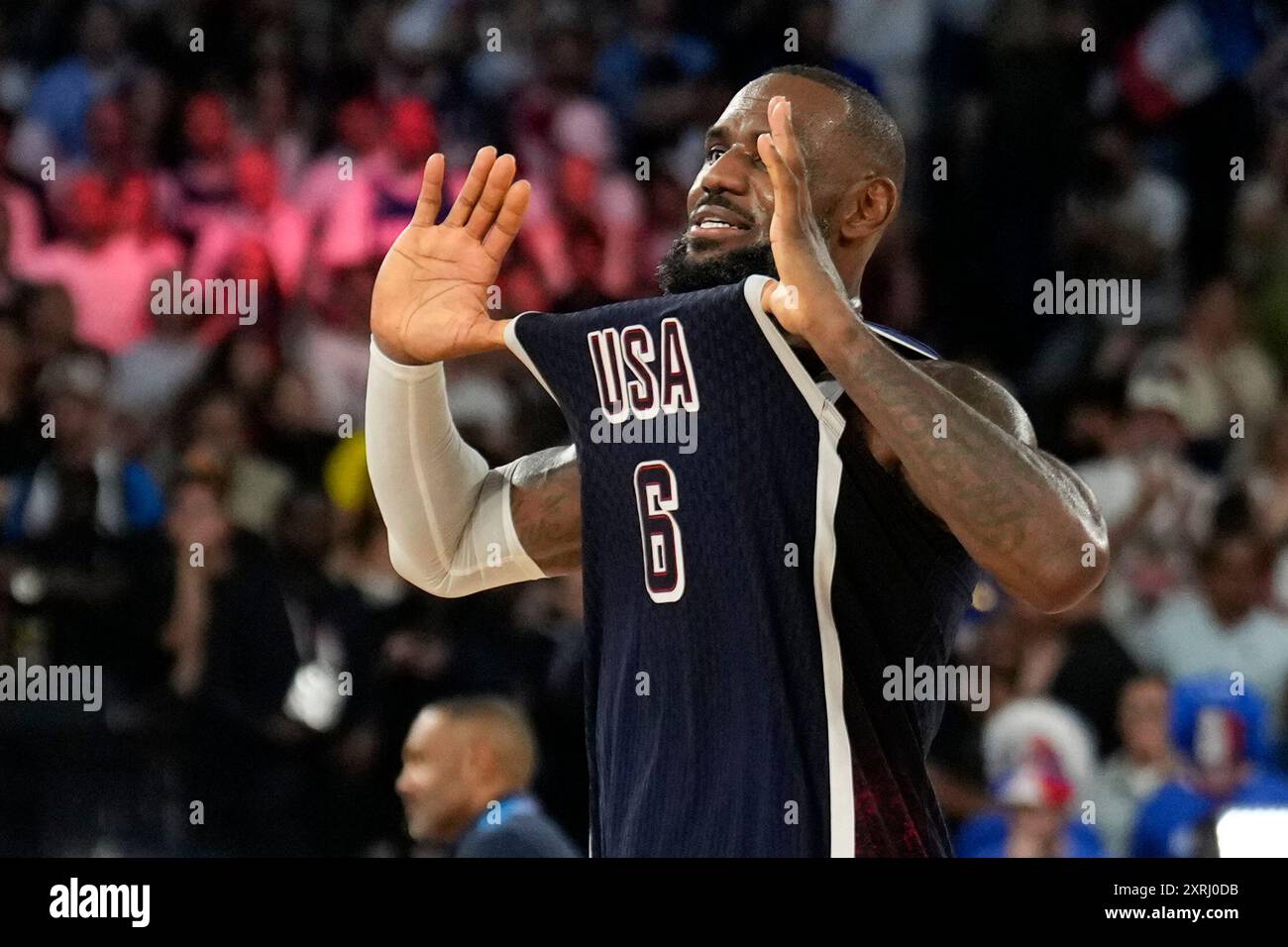 United States' LeBron James (6) celebrates after beating France to win ...
