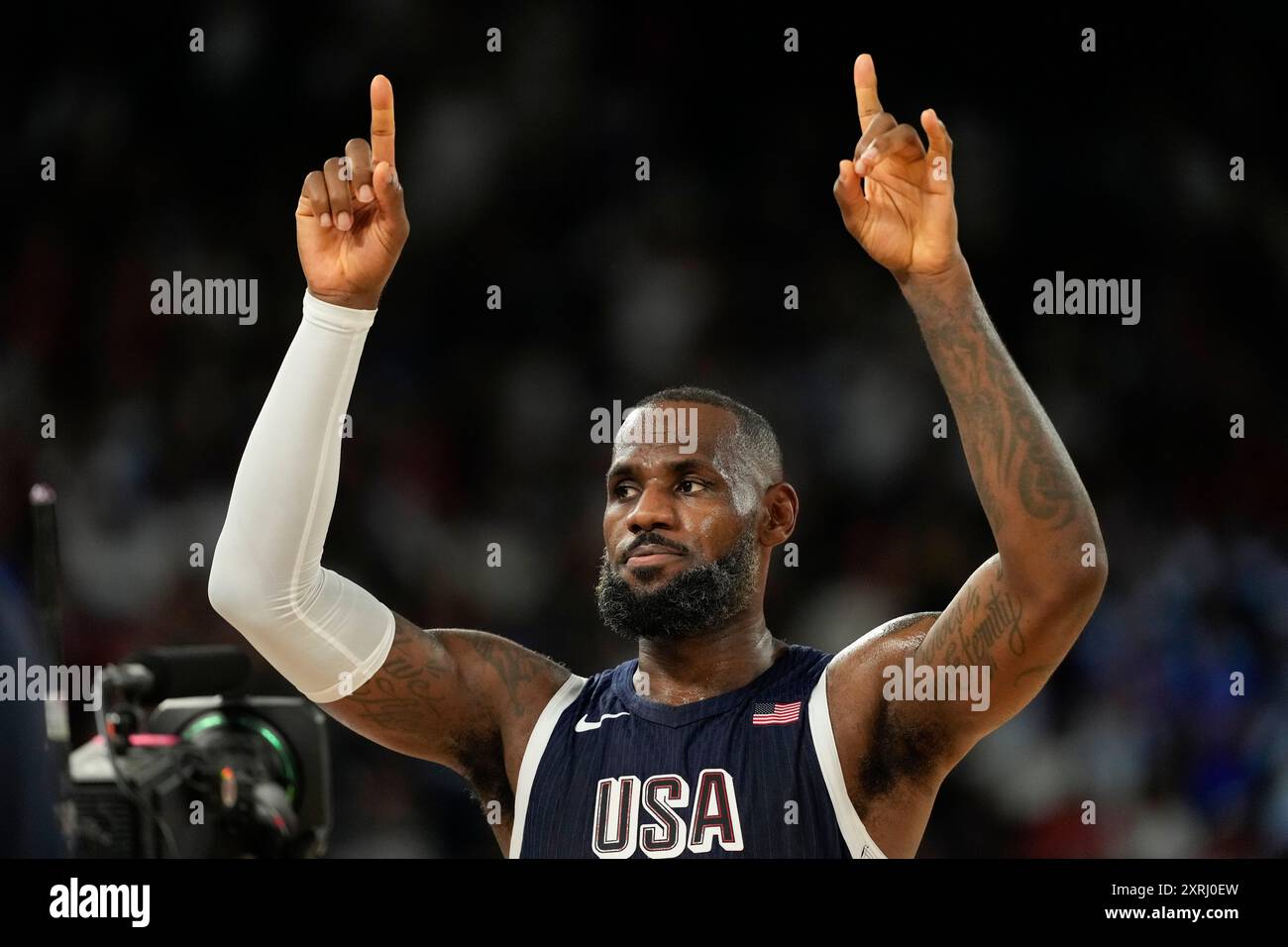 United States' LeBron James (6) celebrates after beating France to win ...