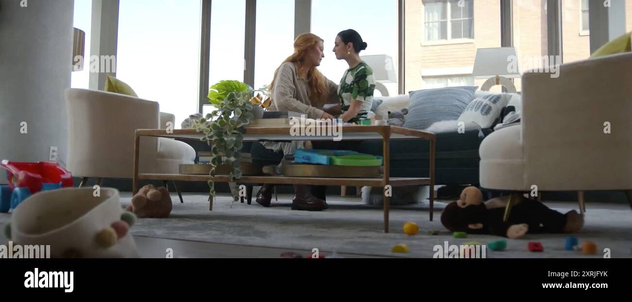 USA. Blake Lively and Jenny Slate in It Ends with Us (©Sony Pictures