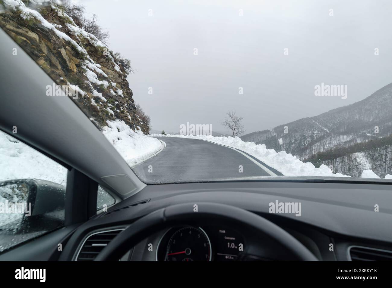 Lo Rescar Car drivers point view traveling hi-res stock photography and images ...