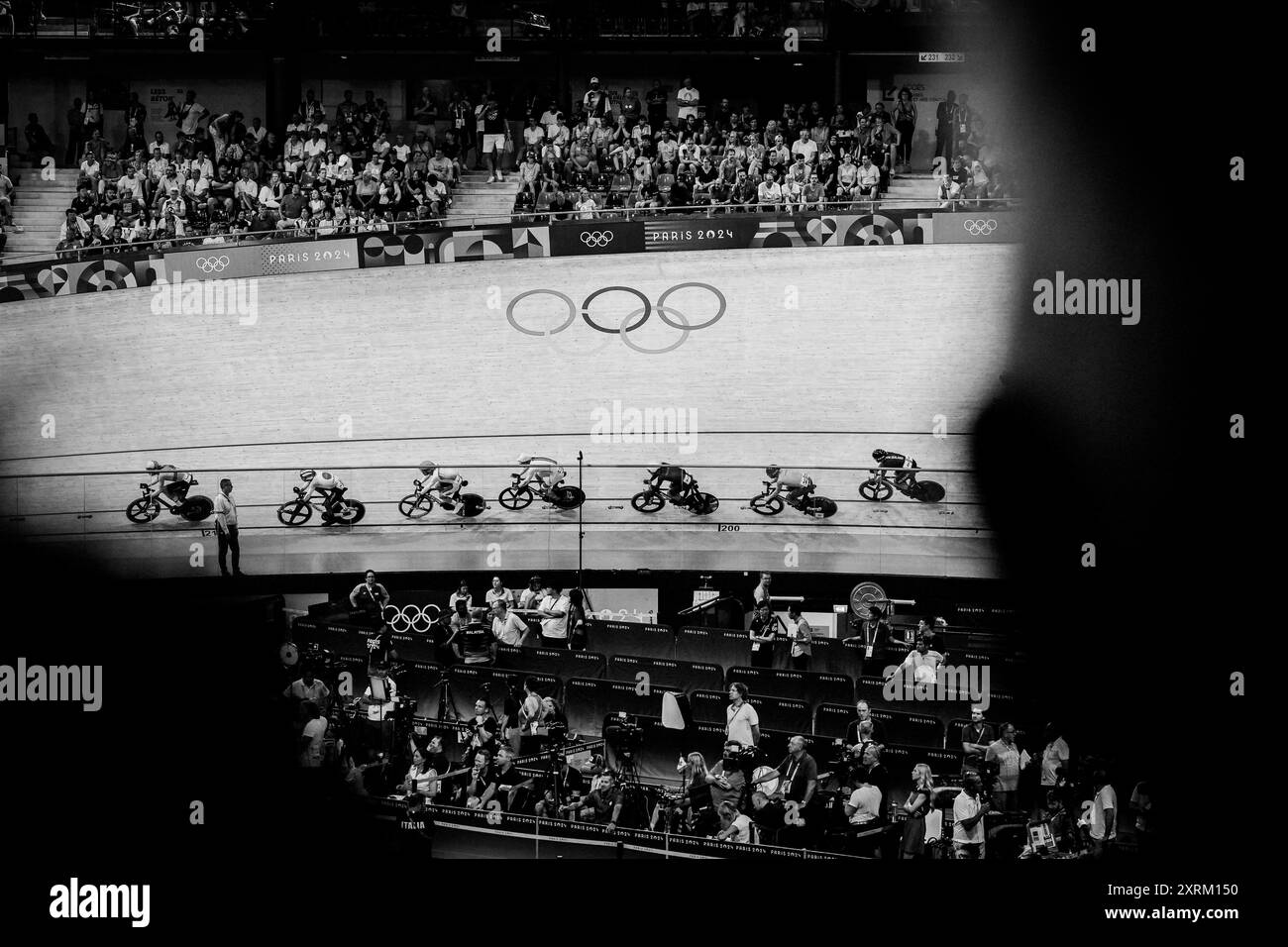 Saint Quentin En Yvelines, France. 10th Aug, 2024. General view of the Men's Madison Finale on Cycling Track at the Saint-Quentin-en-Yvelines National Velodrome during the Paris 2024 Olympic Games on August 10, 2024. Photo by Julien Poupart/ABACAPRESS.COM Credit: Abaca Press/Alamy Live News Stock Photo