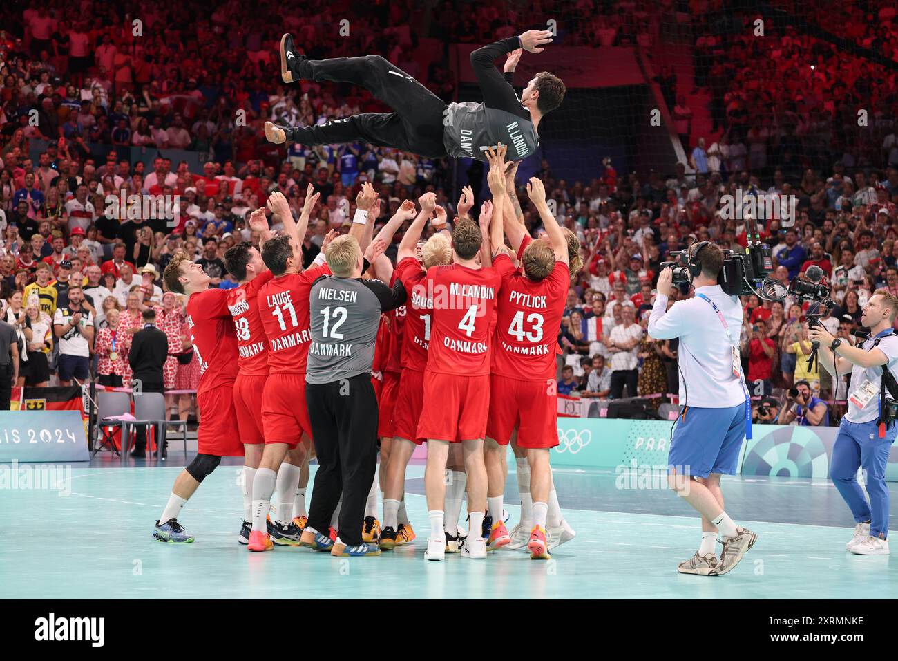 Denmark players celebrate Niklas Landin Jacobsen, Handball, Men&#39;s Gold Medal Match between Germany and Denmark during the Olympic Games Paris 2024 on 11 August 2024 at Pierre Mauroy stadium in Villeneuve-d&#39;Ascq near Lille, France Stock Photo