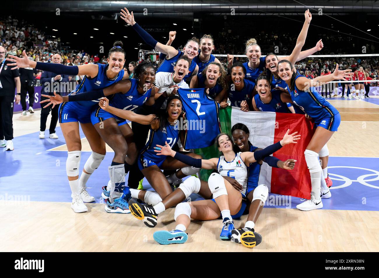 Paris, France. 11th Aug, 2024. Italian players celebrate at the end of the Volleyball gold medal match between United States of America and Italy of the Paris 2024 Olympic Games at Arena Paris Sud 1 in Paris (France), August 11, 2024. Italy defeated United States 3-0 and won the gold medal. Credit: Insidefoto di andrea staccioli/Alamy Live News Stock Photo