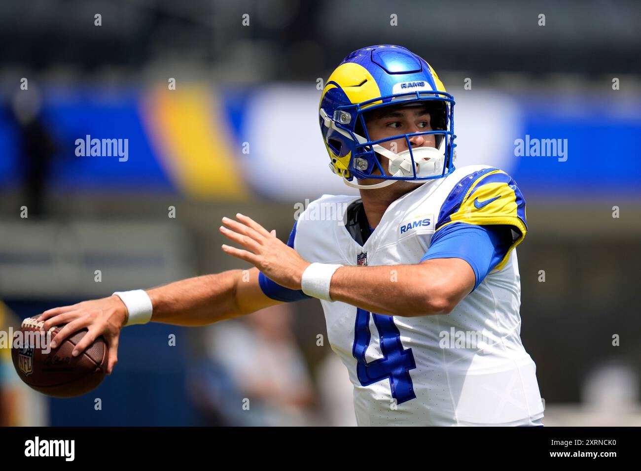 Los Angeles Rams quarterback Dresser Winn warms up before a preseason NFL  football game, Sunday, Aug. 11, 2024, in Inglewood, Calif. (AP  Photo/Gregory Bull Stock Photo - Alamy