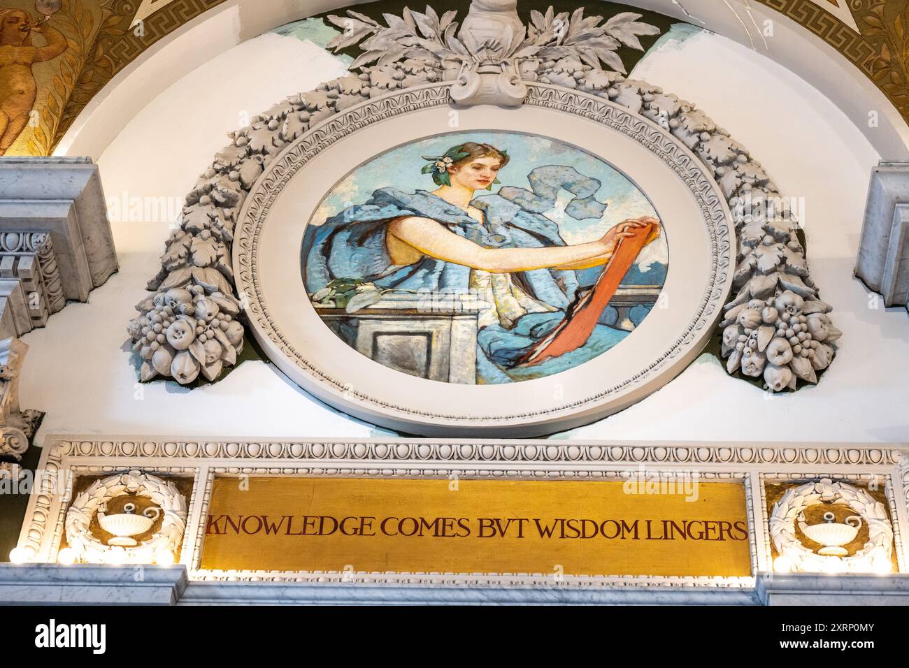 quote " Knowledge Comes But Wisdom Lingers" at the Library of Congress in Washington DC Stock Photo