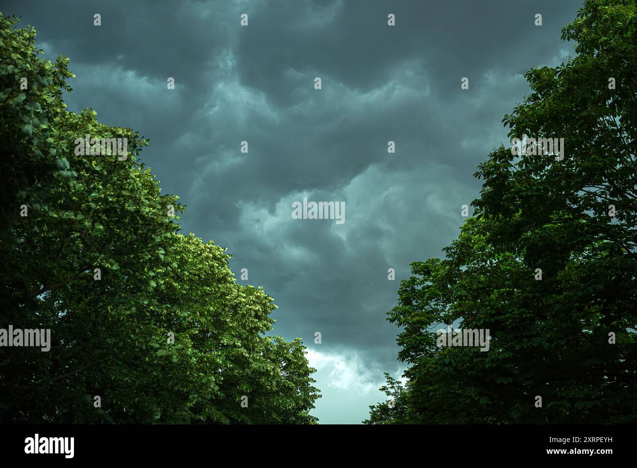 Supercell storm dark clouds hi-res stock photography and images - Alamy