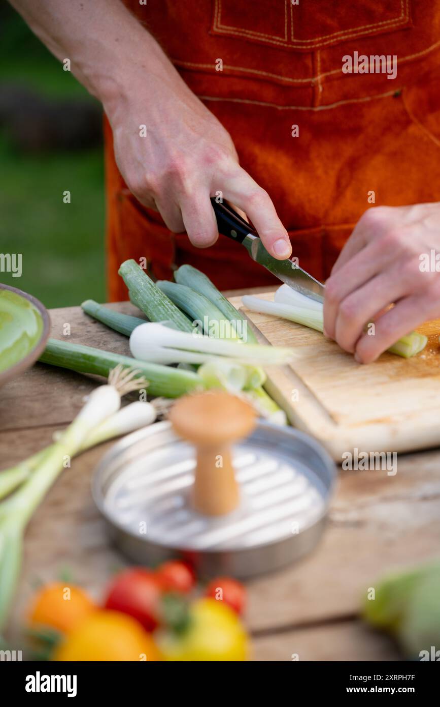 Man peeling onion with knife hi-res stock photography and images - Alamy